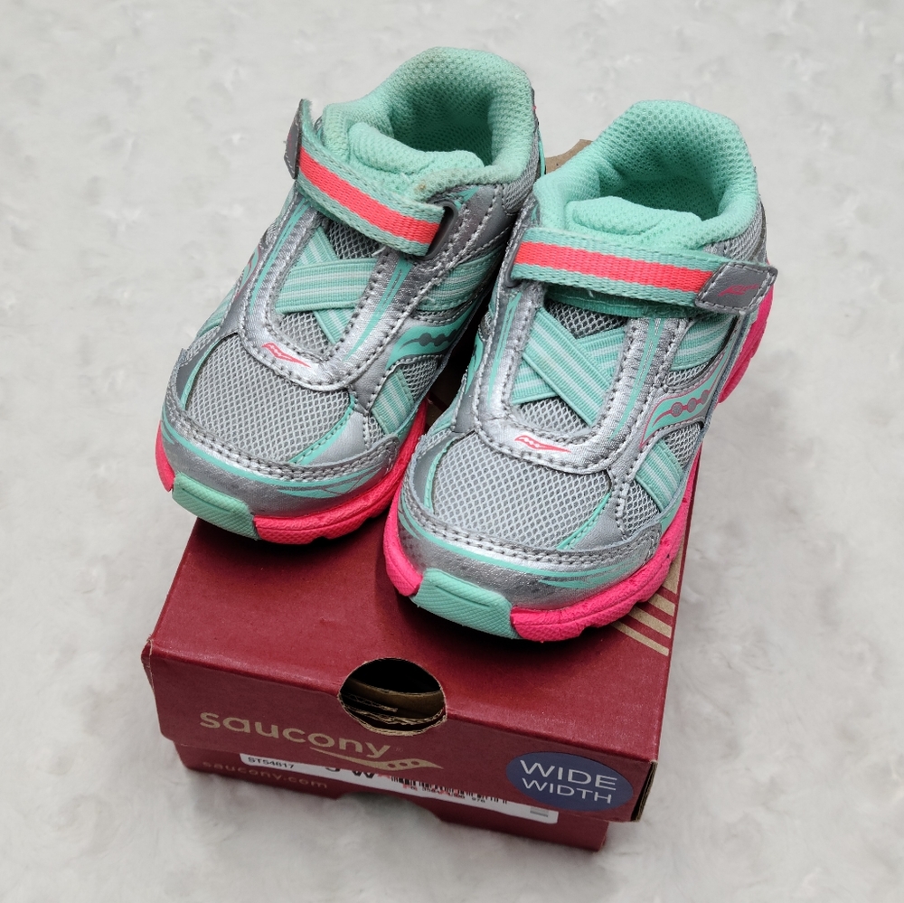 NEW Saucony Baby Ride sneakers size 5W